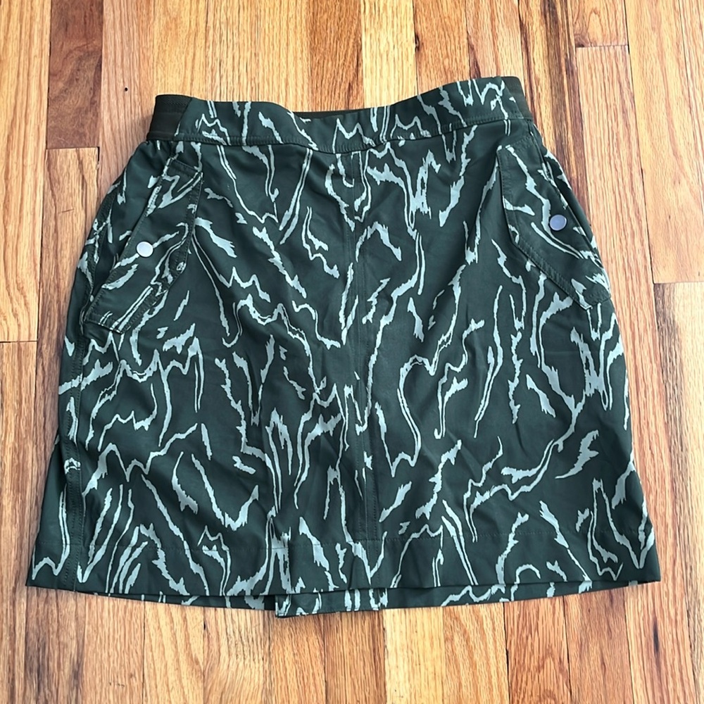 Athleta Green Vienna Cargo Skort Size 8 Skirt Athleisure Athletic